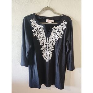 Quacker Factory Embroidered Coral Knit Top Shirt Black White 3/4 Sleeve Sz M